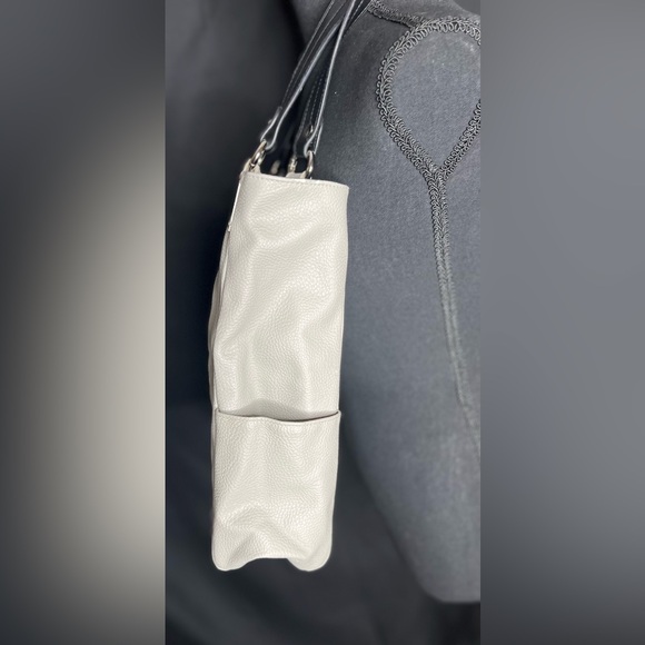 🤩 NEW ITEM! Celine Prima Shell Bag Dove Gray Pebble Textured Faux Leather - Picture 5 of 7